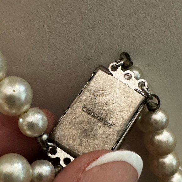 Elegant Faux Pearl Necklace with Silver Accents - Picture 8 of 8